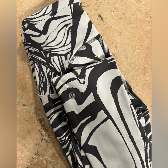 Lululemon leggings - Picture 1 of 4